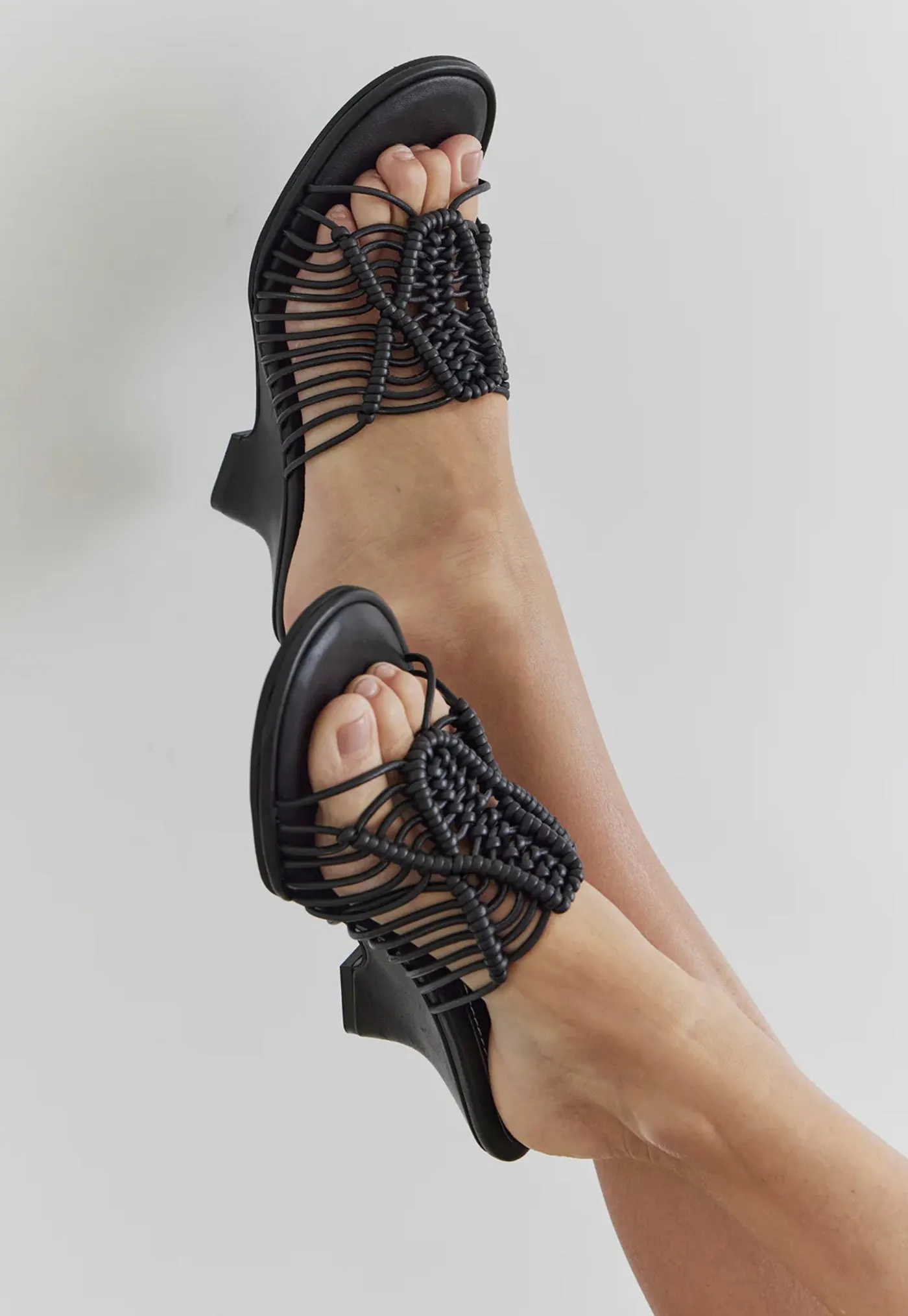 Macrame Wedge - Black